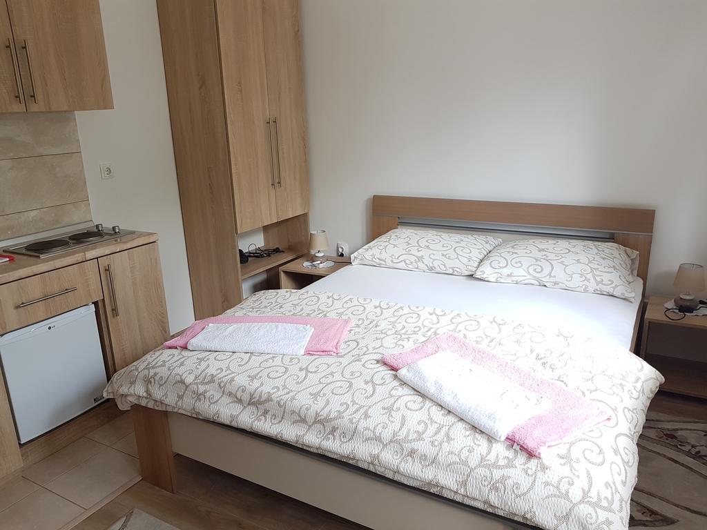 Guest House Konak Kod Danke تريبينيي الغرفة الصورة